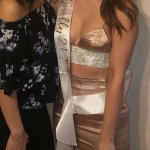 Silky light pink top!💗💗🤩